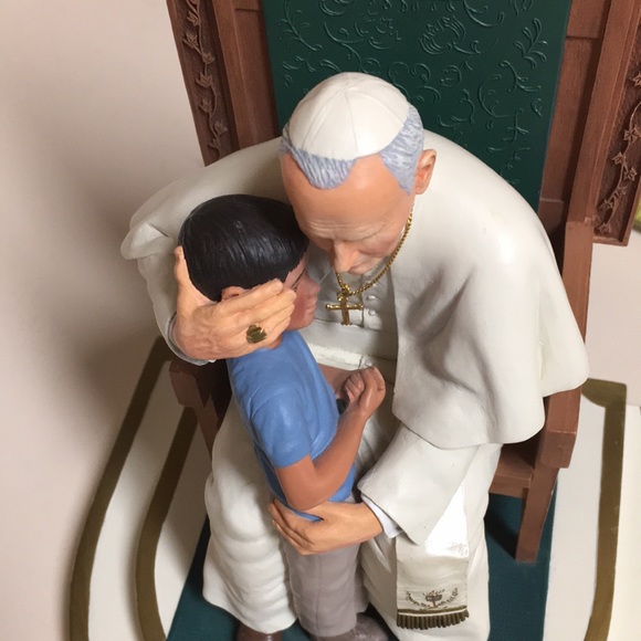 Danbury Mint Pope John Paul II Sculpture - Picture 5 of 11